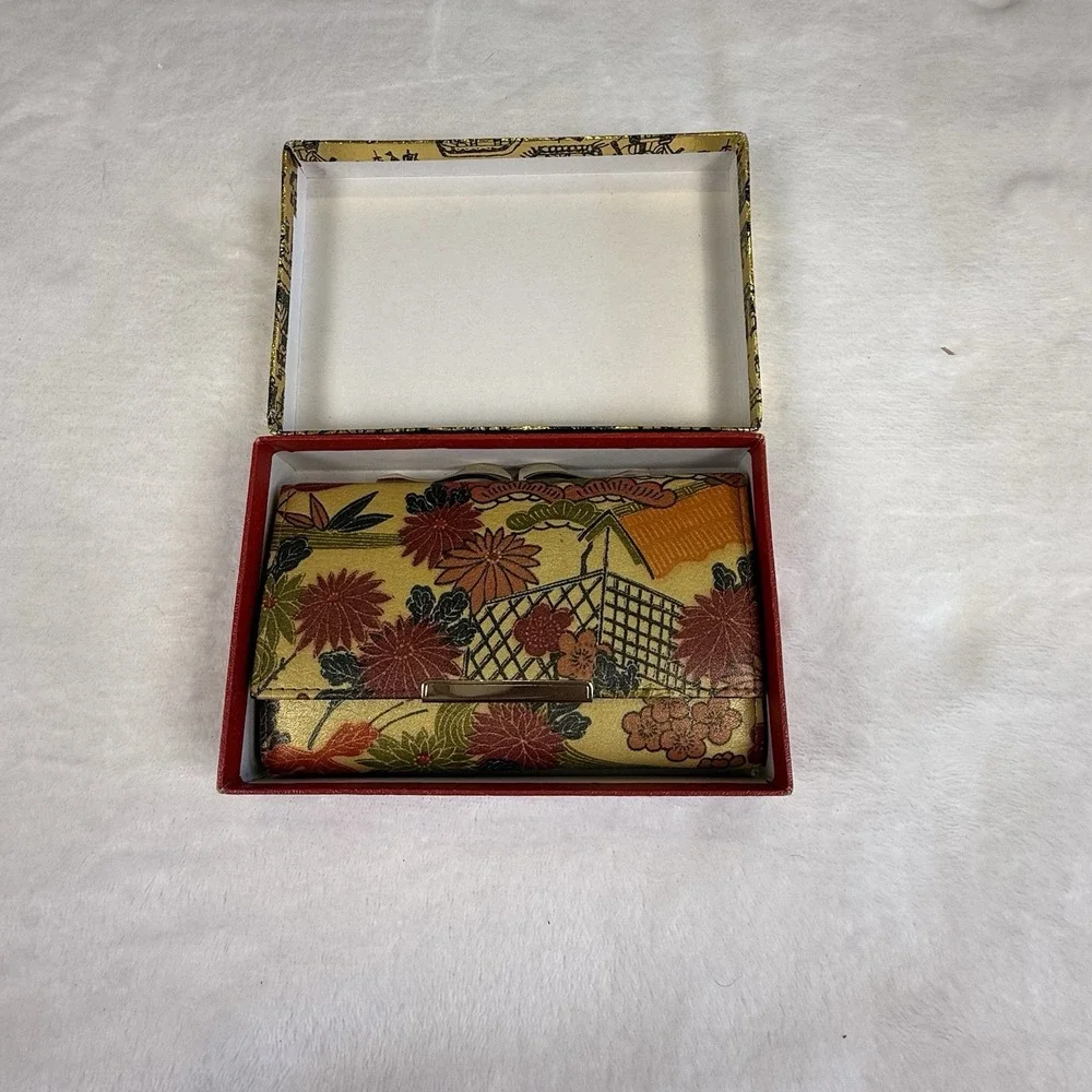 Vintage Japanese Floral Clutch Wallet Brass Frame Kiss Lock Original Box Japan